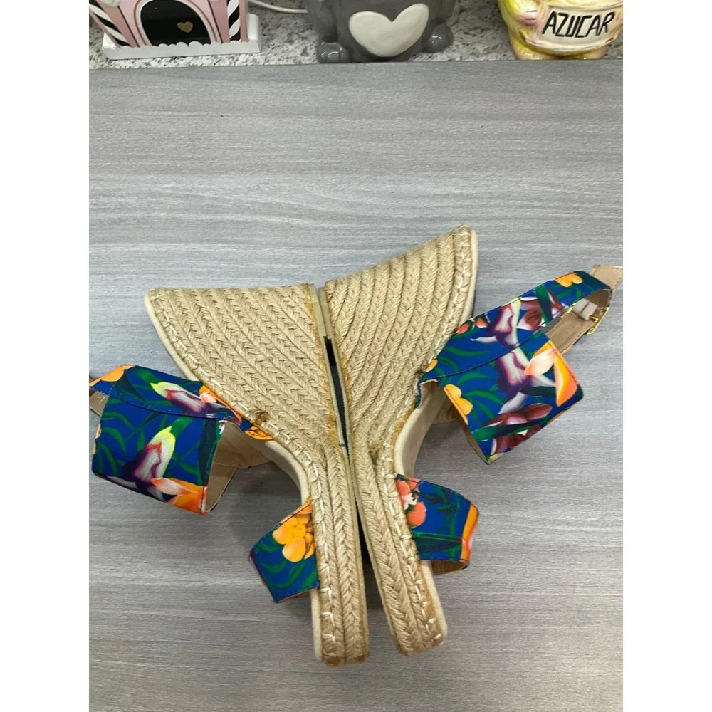 NWOT QUPID FLORL NAVY BLUE AND ORANGE ESPADRILLES WEDGE SANDALS